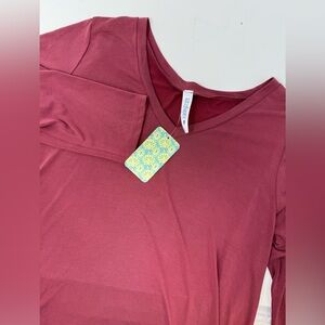 Paisley Grace Solid Maroon Top Blouse Size Large New With Tags 3/4 Sleeve GHV4.